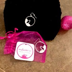 5/$25 NWT Nadine West Hoop Clover Earrings